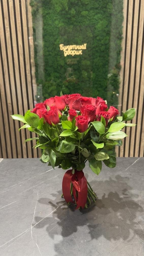Букет из 25 роз 40см Кения